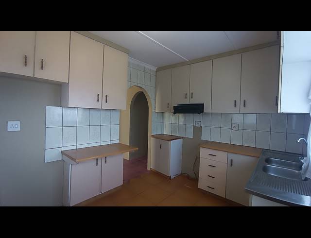3 BEDROOM FREEHOLD FOR SALE IN SHALLCROSS